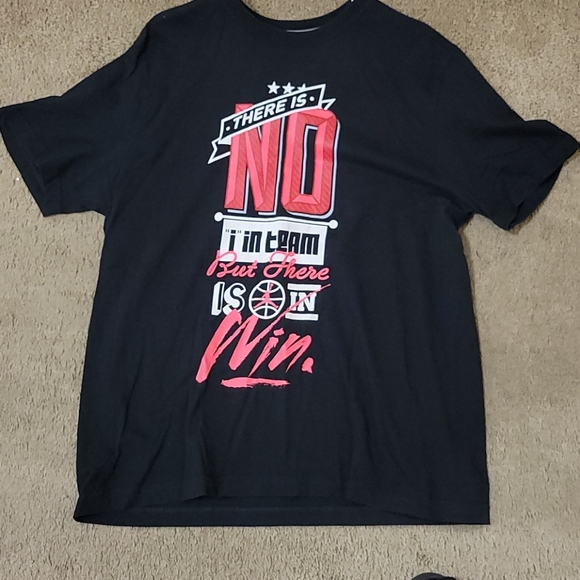 Jordan shirt ๐ - Picture 2 of 4